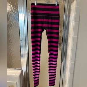 Sought after over the foot K-Deer leggings in pink ombré stripes - size medium